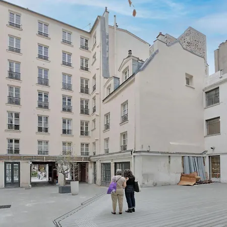 Heart Marais Luxury 2br Ac By Melvane