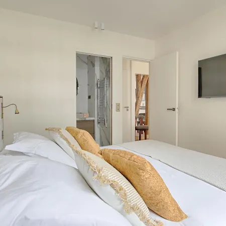 Apartment Heart Marais Luxury 2br Ac By Melvane