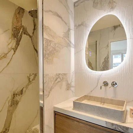 Heart Marais Luxury 2br Ac By Melvane Parigi