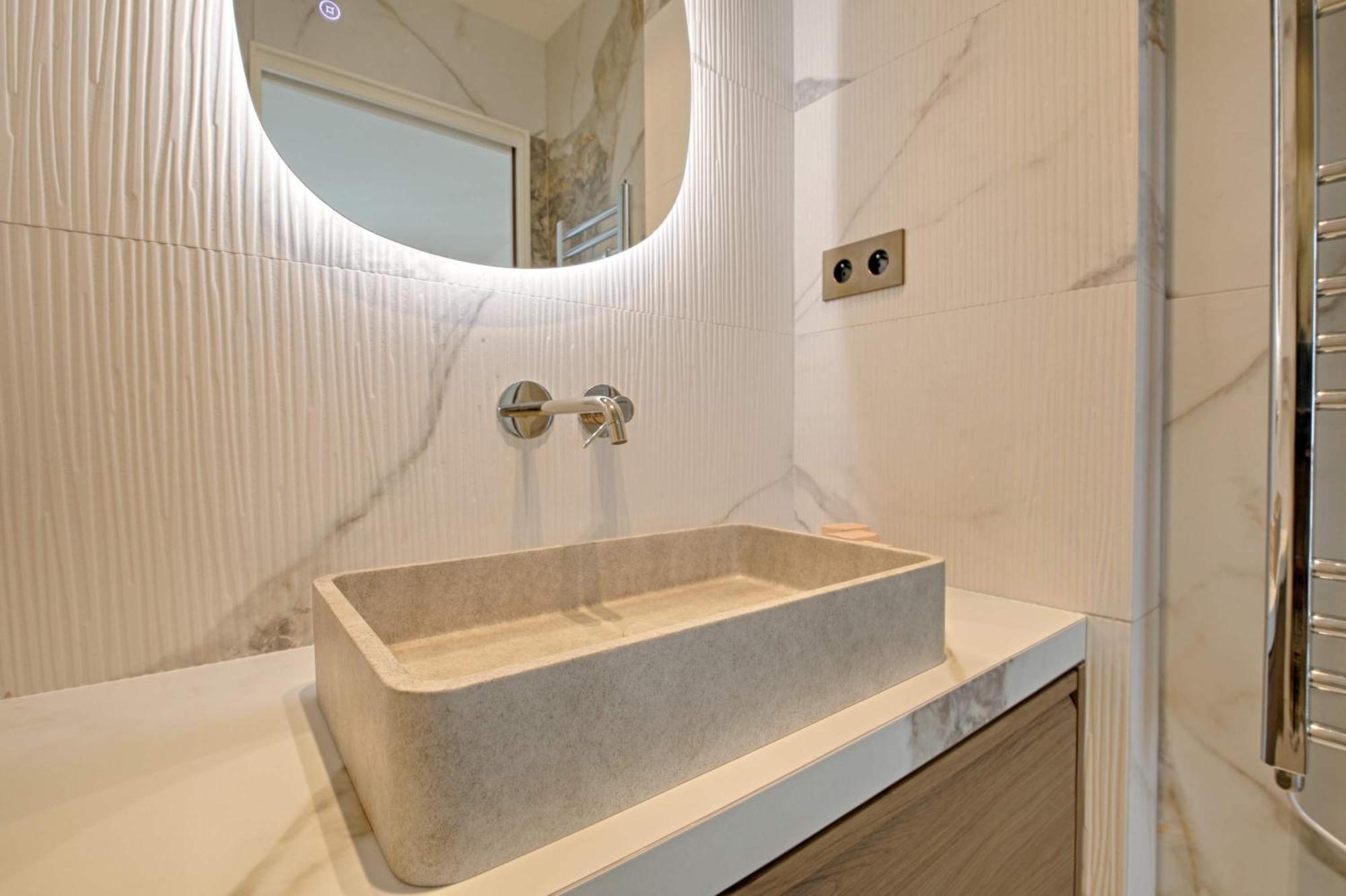 Heart Marais Luxury 2br Ac By Melvane Parigi