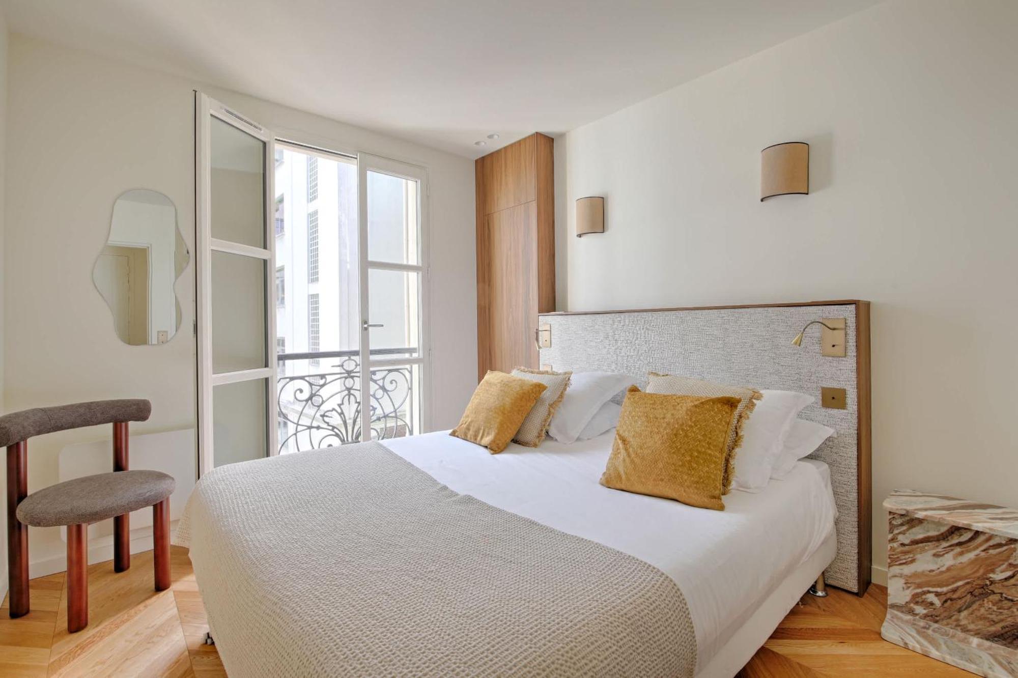 Heart Marais Luxury 2br Ac By Melvane *